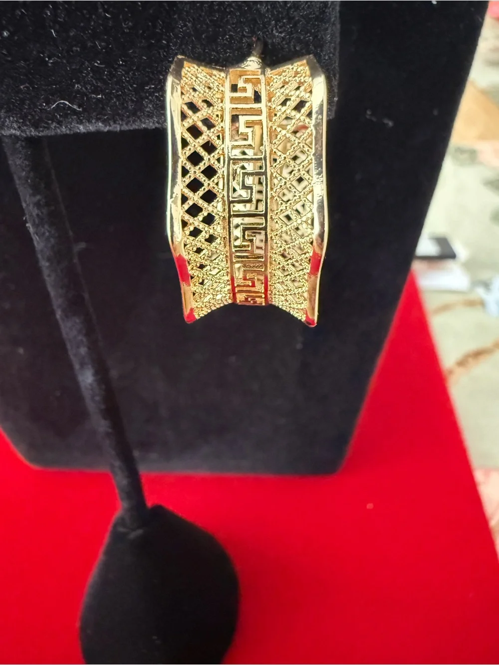 N/A 18k gold